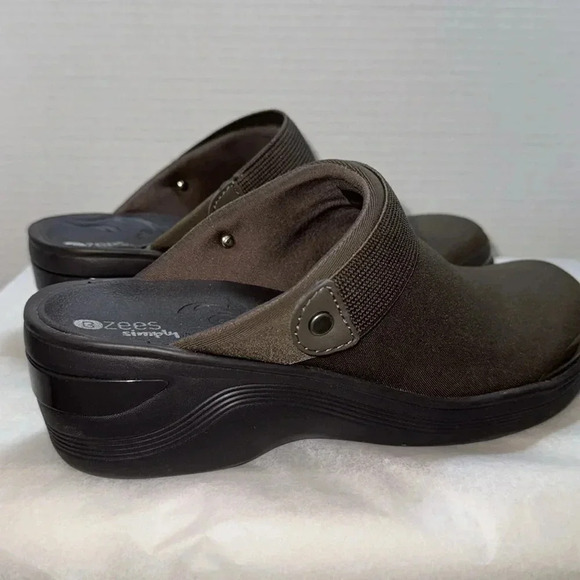 B Zees Simply Dancer Clogs - Picture 5 of 8